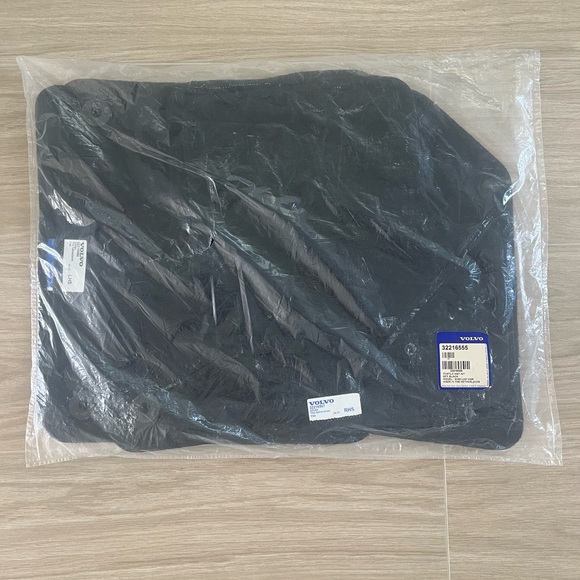 2024 Volvo XC60 textile floor mats in off black - 32216567 - Picture 1 of 3